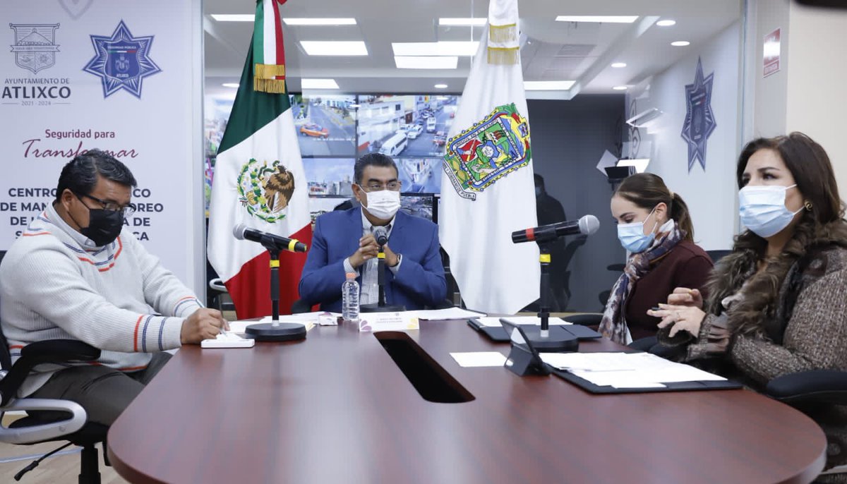 En conferencia de prensa, que preside el gobernador <a href="/SergioSalomonC/">Sergio Salomón</a>, la titular <a href="/BetyManrique/">Beatriz Manrique💚➕⚙</a> anunció la ampliación del plazo de verificación para el transporte público que tenga domicilio y concesión registrado en municipios donde no haya Centros de Verificación. 1/3