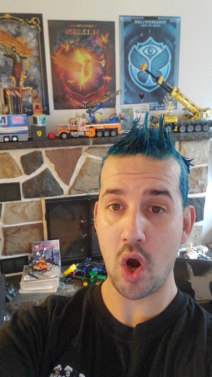 soundbeam's tweet photo. #Blue #hair #style I'm Blue...

Cleaned up the house and dying the hair. That's a productive day! https://t.co/hJb2M9aPOi