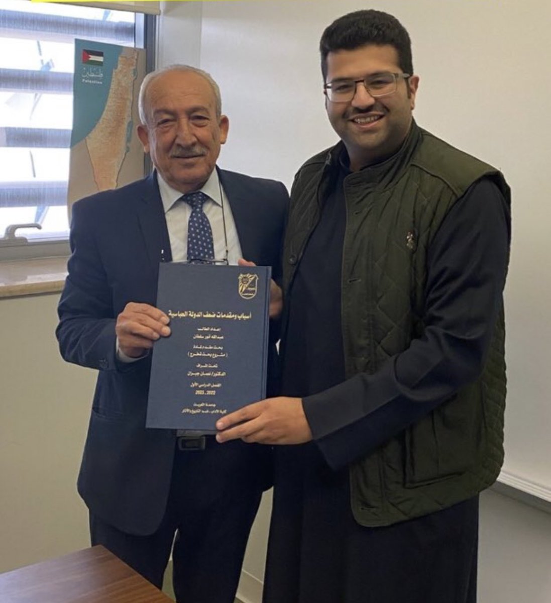Deaflawkw's tweet photo. الف مبروك تخرج اول مؤرخ كويتي " فئة الصم" /عبدالله آل سلطان - كلية الآداب جامعة الكويت.. نفتخر فيك

#deaf #الكويت #صم_بكم #الاعاقة_سمعية #الاعاقة #KuwaitCity https://t.co/BKL67EqkZY