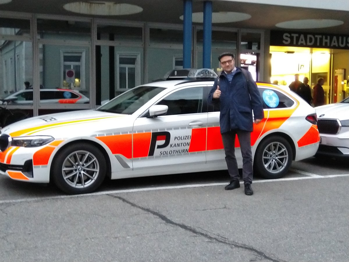 RaphaelZehnder1's tweet photo. Ich und mein Auto Nummer 138. Einsatzbereit für 2023. 🚓👮 #Olten #Oute 👍 https://t.co/rcuIlL2soe