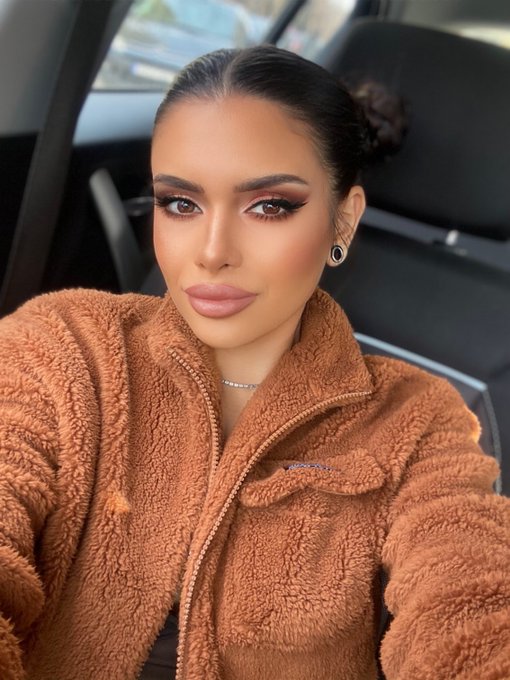 Hello sweety!💋 how are you? 🌹 who give me a kiss?🫦  1kiss=1RT https://t.co/Rd5TIiSn9p<a href="/tag/btc"class="tags"><span>#btc</span></a><a href="/tag/nft"class="tags"><span>#nft</span></a>