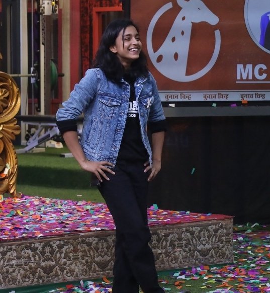 bollywcentral's tweet photo. In today's fight between Sumbul and Priyanka. Who do you support?

Retweet 🔃 - Priyanka
Like ❤️ - Sumbul

#BiggBoss16 #BB16 #BiggBoss #SumbulTouqeerKhan #PriyankaChaharChoudhary #PriyankaPaltan #SumbulSquad https://t.co/bp6y1gi6jk
