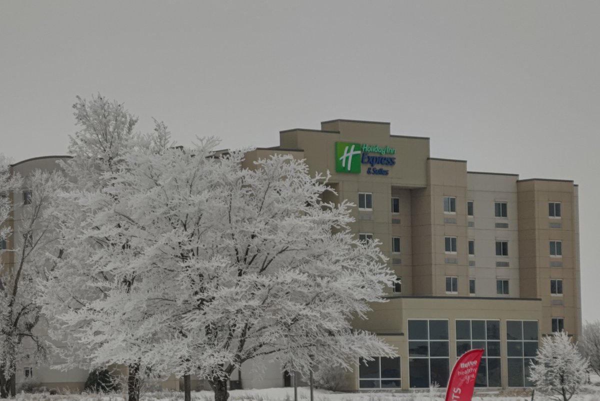 Tom73308483's tweet photo. @ThatBoyyJacob1 tree is a beautiful , frosty area that comes from fog. The forecast will get about 12inches of snow. https://t.co/GAAjVCXXV9