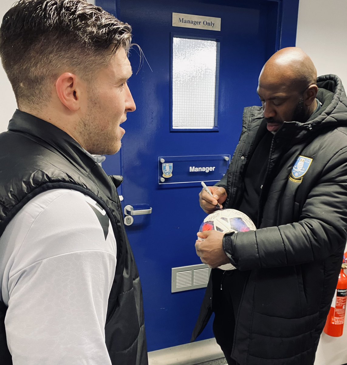 swfc's tweet photo. The gaffer signing the hat-trick ball 🥰

#SHWCAM https://t.co/silwXIT1Wk