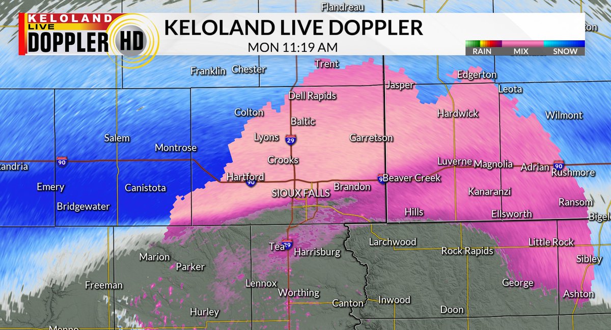 Roads are getting slick around the Sioux Falls area as freezing rain and sleet develops in this first band of mixed precipitation.  Heavy snow still likely tonight and tomorrow, with 10-16" forecast.  bit.ly/3VDUD9I #kelowx