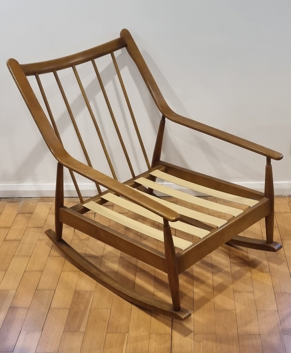 An #upcycling #restoration project for someone here - A 1960s rocking chair made by Scandart. £150

#scandart #rockingchair #midcenturyfurniture #midcenturymodern #easychair #postwarfurniture #midcenturydesign #britishdesign