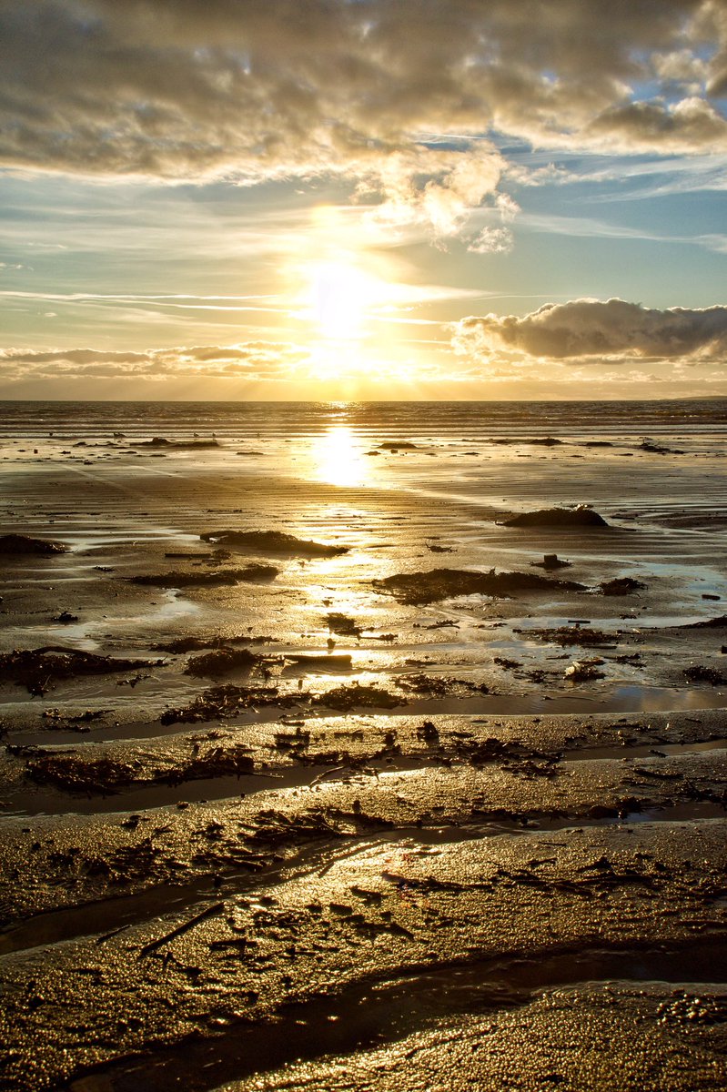 SarahWoods66's tweet image. Beautiful light on Morfa Bychan beach this afternoon #Porthmadog