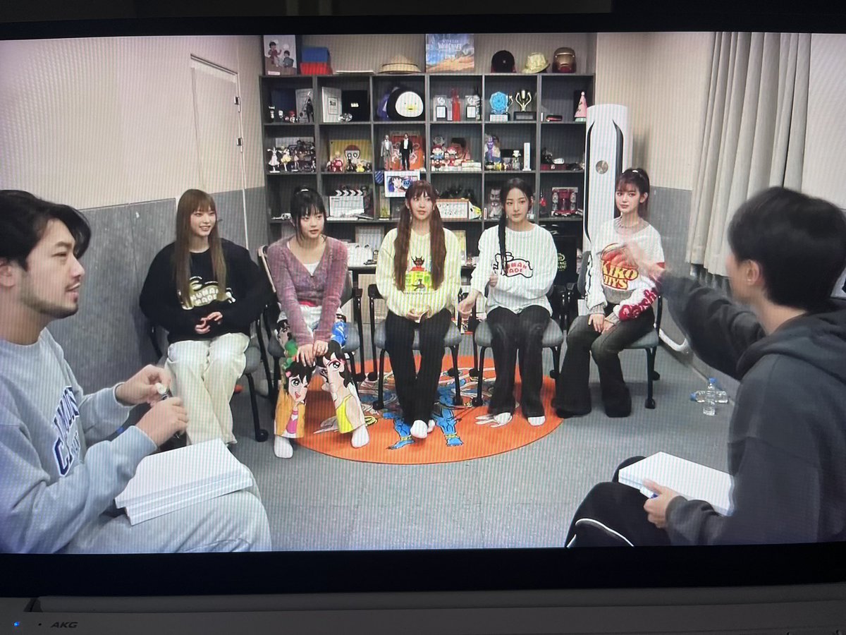 nuhannie's tweet photo. 아 개웃ㄱ다

뉴진스 미자있어서 10시 전에 나가야된다구 호다다다닥 클로징 뉴진스가 알아서하구 게임 상품이엇던 그림도 1분안에그리기 하구있음ㅋㅌㅋㅋㅋㅋㅋ https://t.co/uhZKjBXJyF