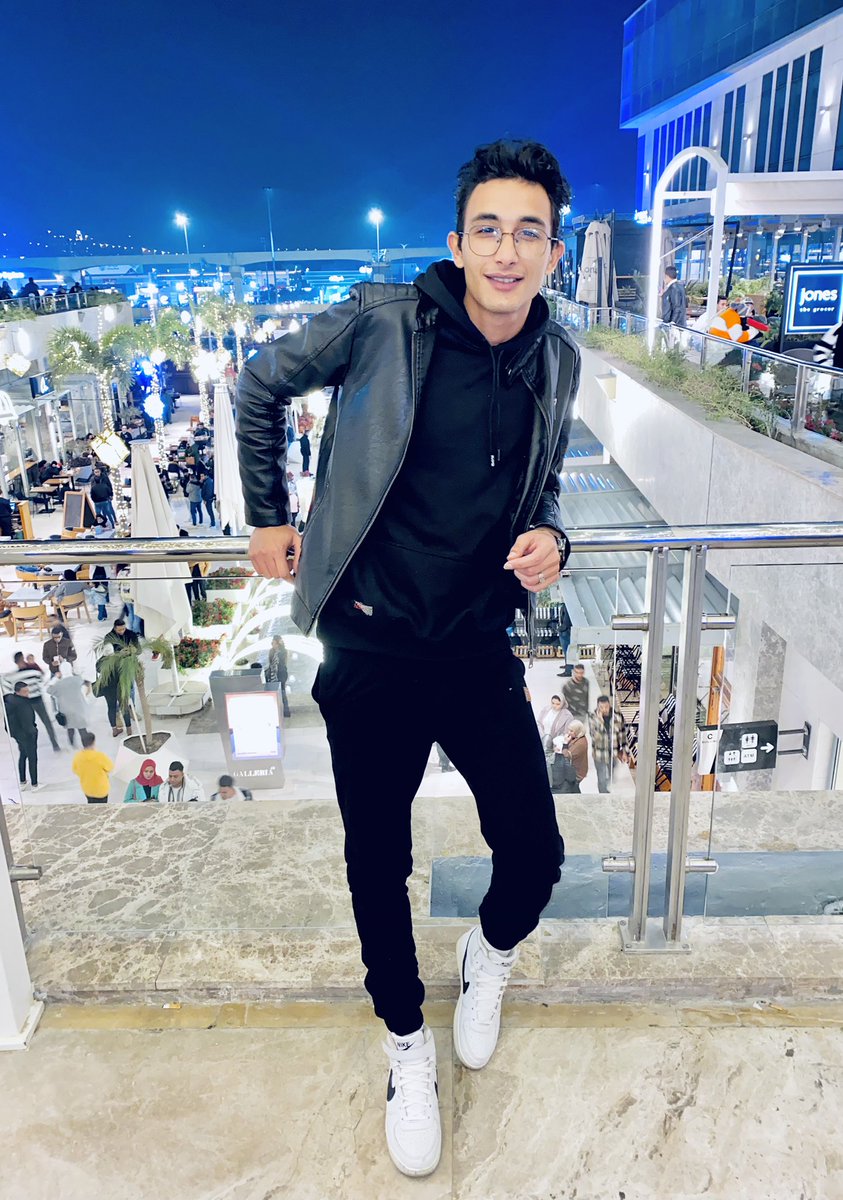 MNaGi20834869's tweet photo. لو كلهم باعوك..كلم محمد اخوك🤣👌 https://t.co/aSZ73cH6Au