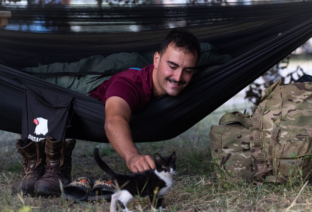 DefenceHQ's tweet photo. 📸 Military photographers are deployed around the world with sailors, soldiers and aviators to document their work protecting the UK and its allies, and capture life behind the scenes. 

👉 View the best shots of 2022 here: https://t.co/23dWXMcb0C https://t.co/FTl8r3DbAS