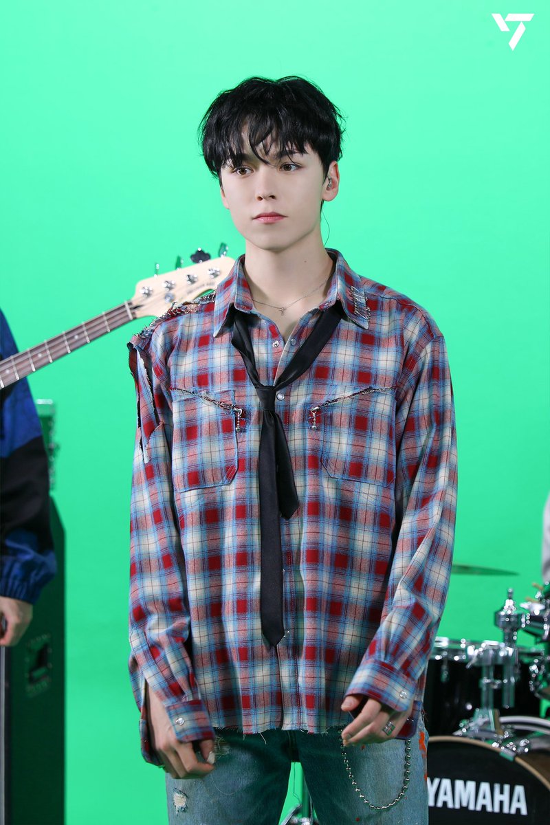 ↙️얘 주워서 
                          ↘️얘 만들어 놓은 
주인은 진짜 얼마나 사랑으로 보듬어키운 거임. 감도 안옴. 그리고 그렇게 애지중지 키워놨더니 주인 타고 올라가서 밤새 안 놔주고 그러는...