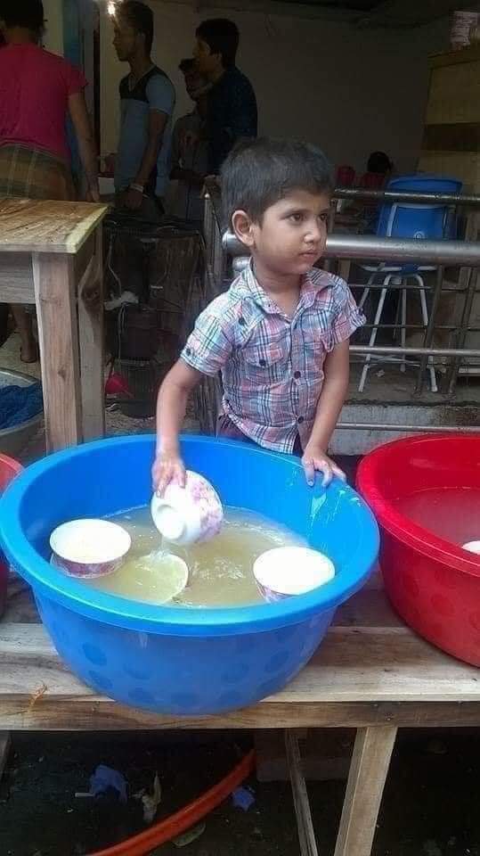 যে জীবন নিয়ে তুমি অভিযোগ করছ, অন্য কারো কাছে তা শুধুই স্বপ্ন।