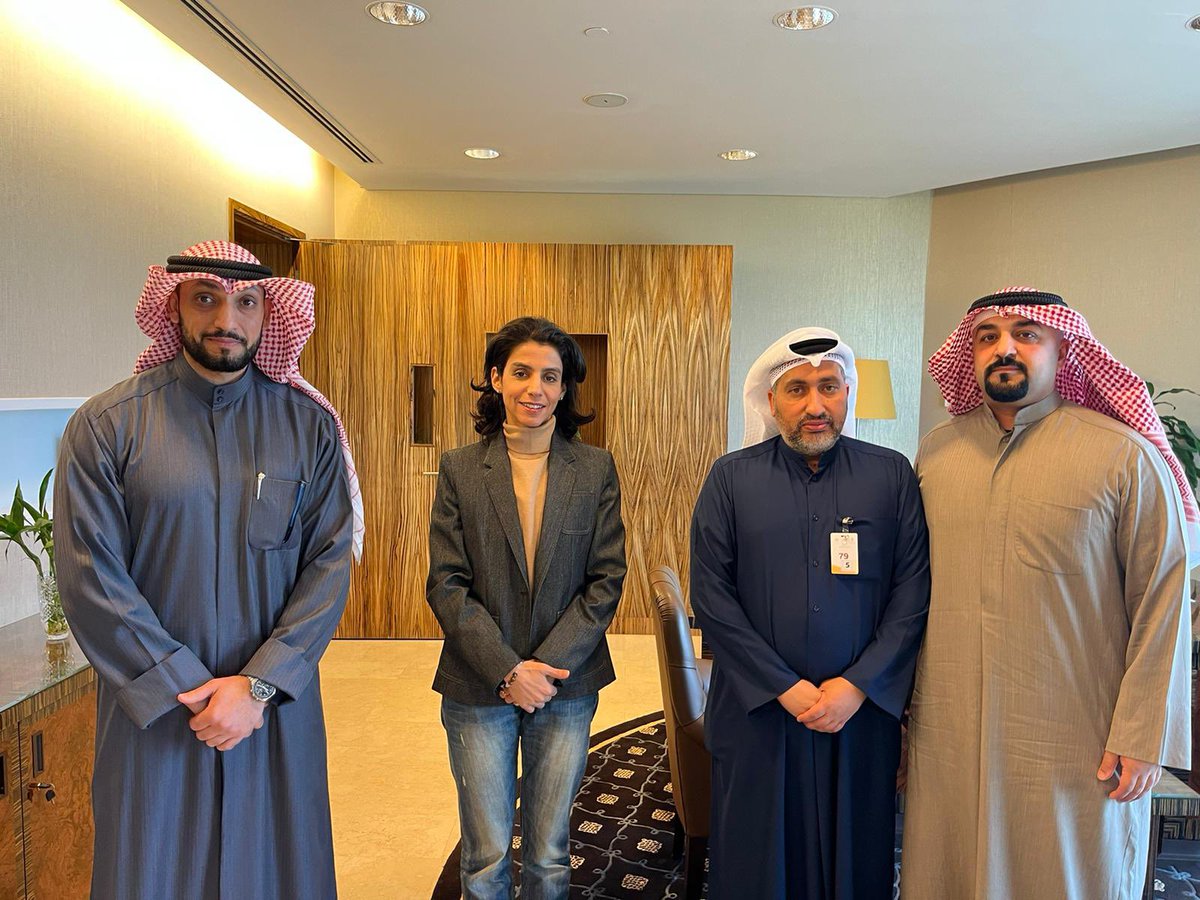 قامت اللجنة بزيارة النائبة عالية الخالد لشرح معاناتنا لها فكل الشكر للنائبة الفاضلة على حسن الاستقبال والضيافة والاستماع <a href="/MOEKUWAIT/">وزارة التربية</a> @AFH_Alkhaled #حقوق_معلمي_التربيةالبدنية
#وزارة_التربية