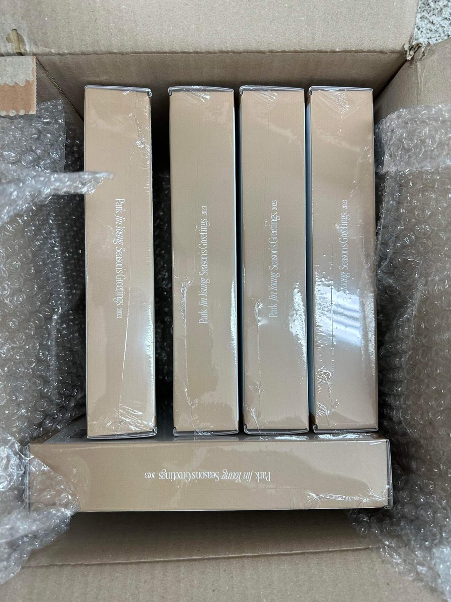 7for7Shoppe's tweet photo. First batch of Jinyoung's Season Greetings arrived last 12/29

#77SUpdates https://t.co/cp0m8MuyJw