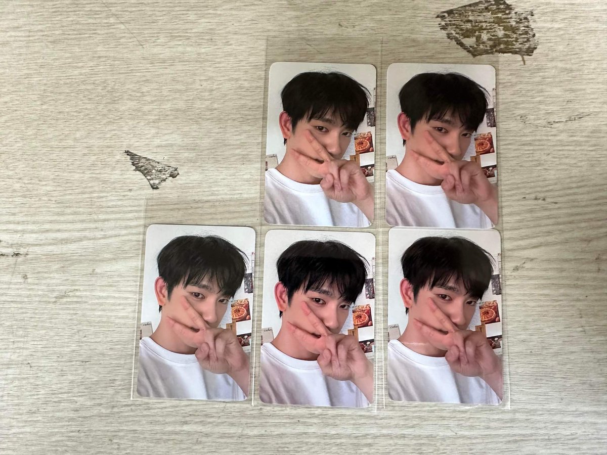 7for7Shoppe's tweet photo. First batch of Jinyoung's Season Greetings arrived last 12/29

#77SUpdates https://t.co/cp0m8MuyJw