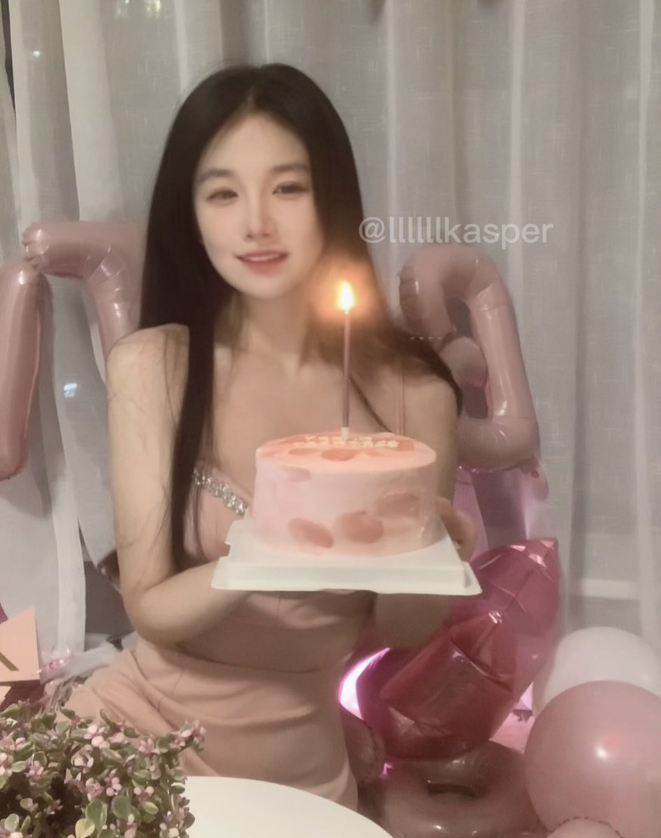 生日照还有两张！嘿嘿～虽然生日早过了！ https://t.co/GP0Bx59mps
