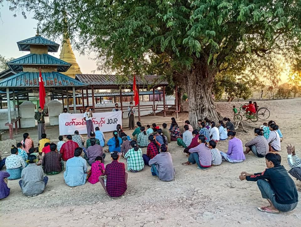 KYITHAR95368969's tweet photo. The people from #LetPaDaung area, #Salingyi Twp, #Sagaing , rallied and joined demonstration to oppose the #MilitaryDictatorship on Jan2.

#WarCrimesOfJunta                 
#2023Jan2Coup                                
#WhatsHappeningInMyanmar https://t.co/Wu96jTjMqx