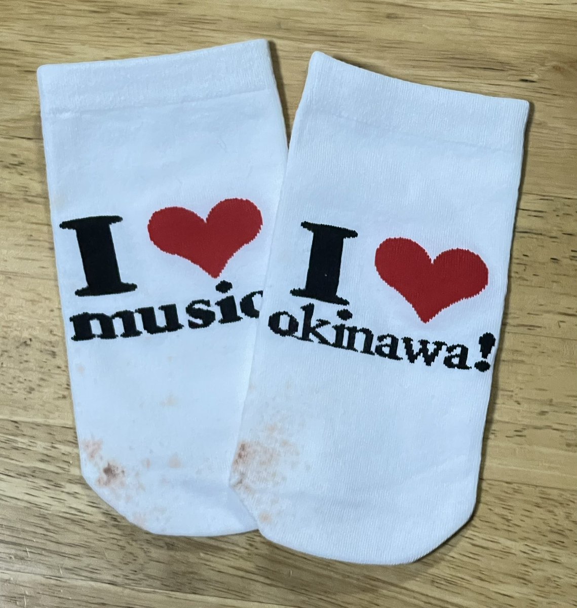 b1ks2's tweet photo. 久しぶりの帰省で荷物整理してたら、、😭😭💦
未開封だったのに悲しすぎる😭😭😭
リスクあるけどこれハイターで落ちるかしら😭？ https://t.co/MxY5psCQVd