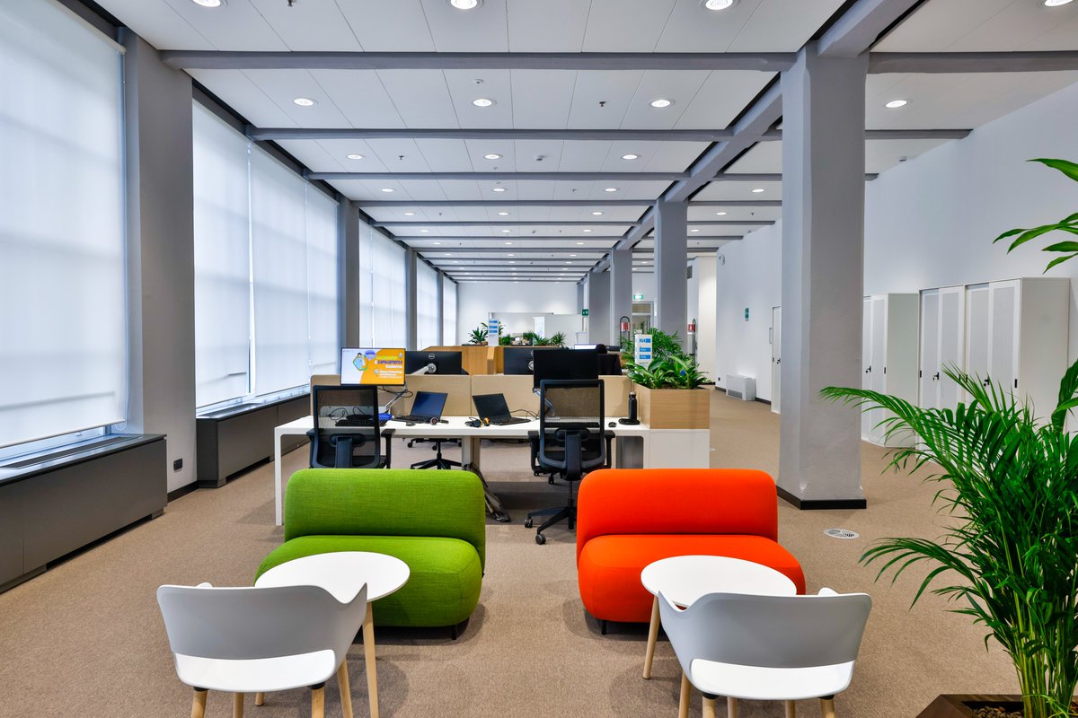 EnelGroupIT's tweet photo. Progettare e gestire spazi orientati al benessere delle persone, affinché diventino sempre più uno strumento che stimola creatività e condivisione di idee: al Lingotto di Torino abbiamo inaugurato i nostri nuovi uffici, pensati per rispondere alle nuove esigenze di lavoro 👇 https://t.co/ZwIGvAWUIh