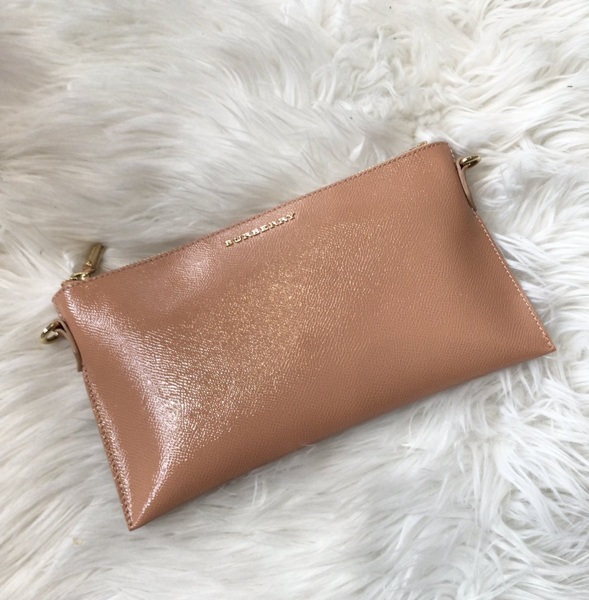 byconsignment1's tweet image. Burberry Terracotta Clutch - $350

#Burberry #designerbrands #designerconsignment #designerdeals #fashioncanada #fashionforless #lookgreatforless #luxurylabels #consignmentboutique #consignmentfashion #consignmentshopping