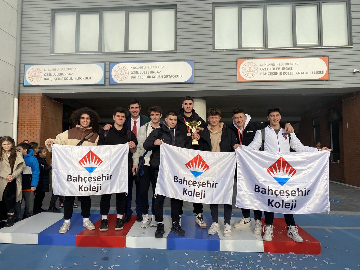 BK_Luleburgaz's tweet photo. Okul sporları müsabakalarında Genç Erkek takımımız Kırklareli Anadolu Lisesini 101-61 mağlup ederek Kırklareli İl Şampiyonu olmuştur 🏆 Öğrencilerimizi ve emeği geçen öğretmenimizi tebrik eder, başarılarının devamını dileriz ❤️💙🏆 🥇 https://t.co/P4Q6Yw1Ymy