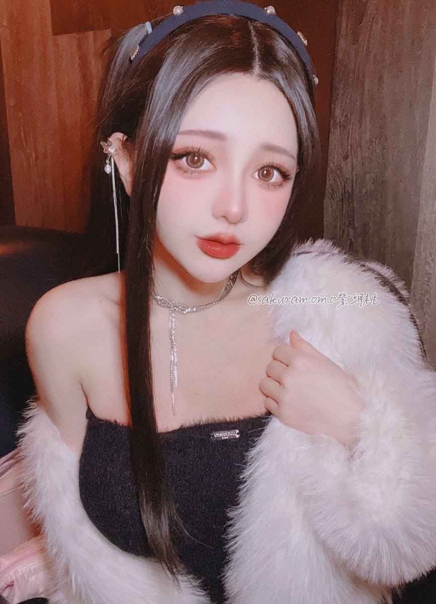 Party queen🫅🍾️ 🍷 https://t.co/StsySuy9tO