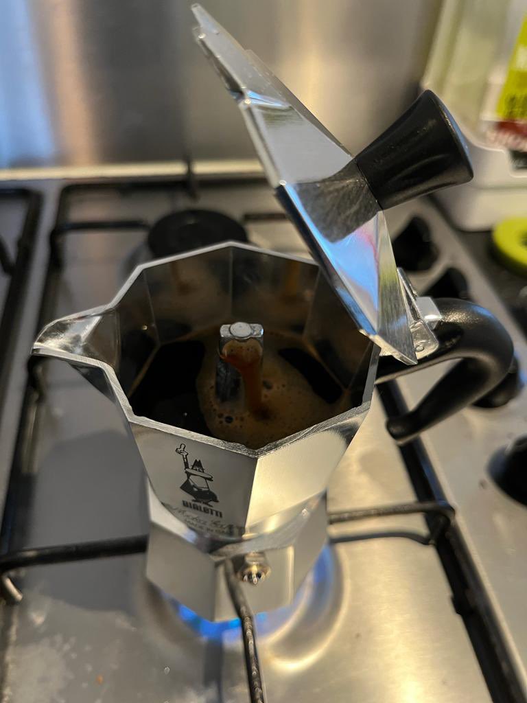 kast Dreigend Fraude Timothy Noël on Twitter: "One thing I learned from my trips to Italy 🇮🇹:  coffee is a religion 🙏 #espresso #bialetti #slowbrew  https://t.co/S8ggX04Xxp" / Twitter