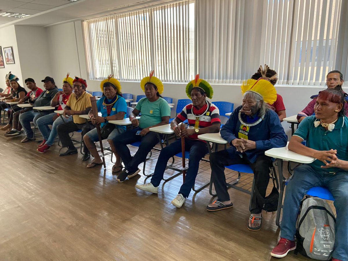 MayaTxucarramae's tweet photo. E os trabalhos iniciam para nossas lideranças com a retomada da FUNAI. 
O órgão federal responsável pela política indigenista brasileira passa a ser denominado FUNDAÇÃO NACIONAL DOS POVOS INDÍGENAS (FUNAI). A mudança consta na Medida Provisória nº 1.154, de 1º de janeiro de 2023. https://t.co/ayBlIHMWkq