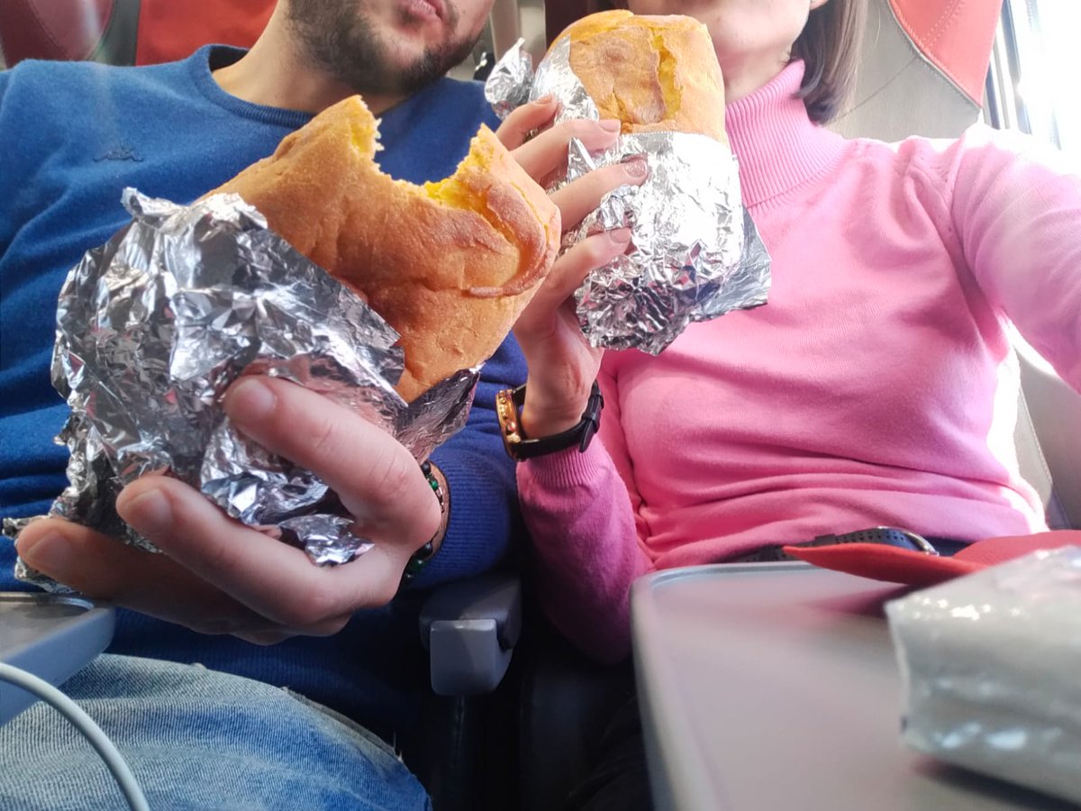 DonatoSperduto's tweet photo. Nuove migrazioni, vecchie tradizioni
Lucani che tornano a lavorare al nord dopo le feste natalizie.
#lucani #tradizioni https://t.co/XygIOp81PN