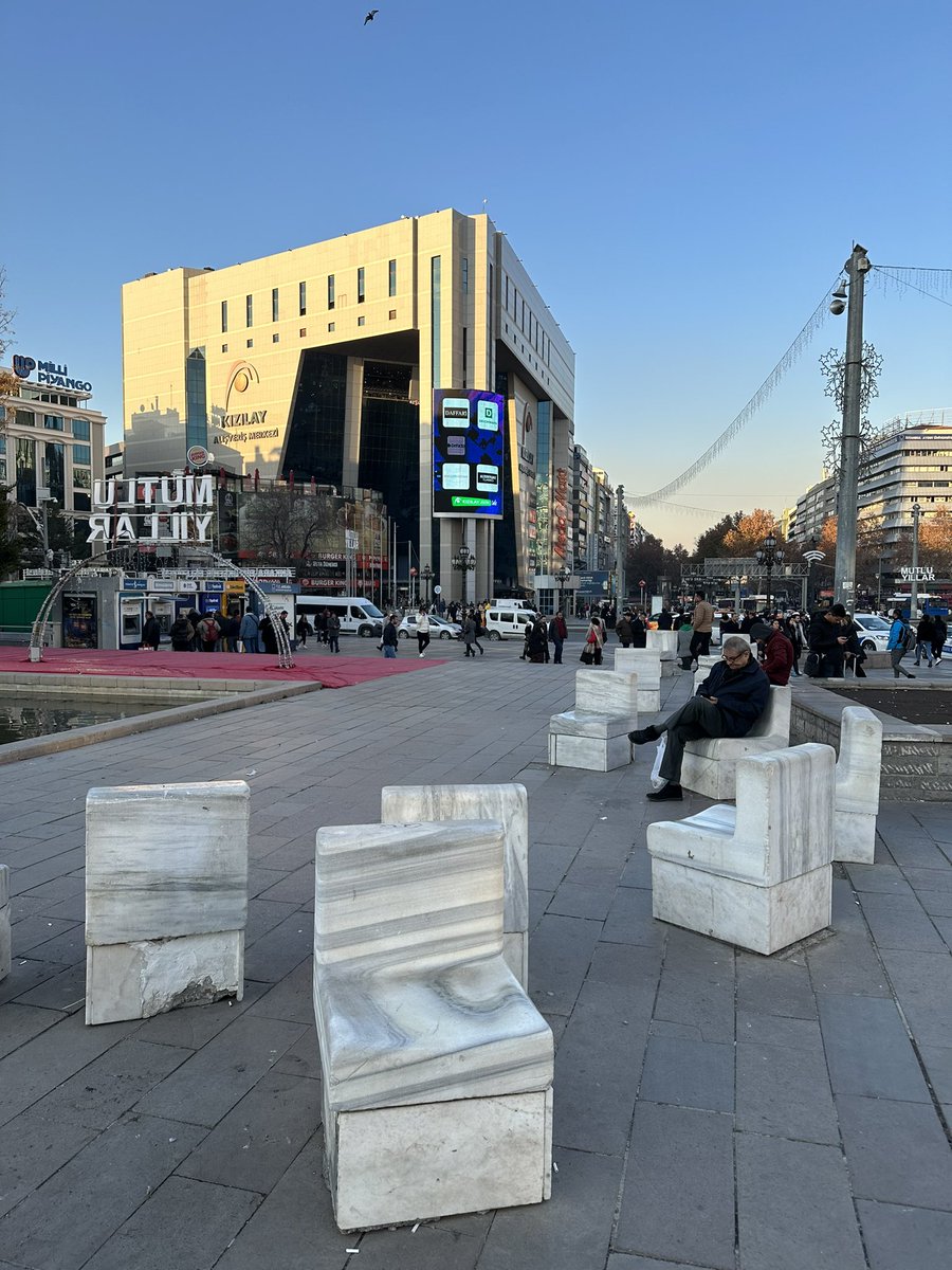 ankara-on-twitter-g-venpark-ta-niye-b-yle-oturaklar-var-dkdkdkdkd