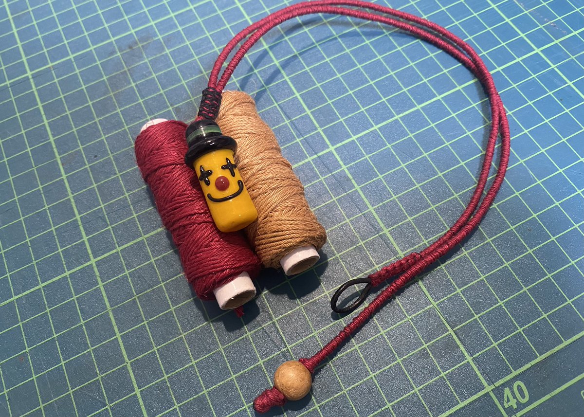 k82953672's tweet photo. ヘンプに出会い革紐も一緒に編み始め、
どうせならと、革で製作をやり始めたのが8年前？

編むのはひたすらに忍耐だけど出来上がってからの、
ようやく楽しさが溢れるのはやっぱりたまらない☺️✨
#ManiSol https://t.co/TmtKo46Vhj