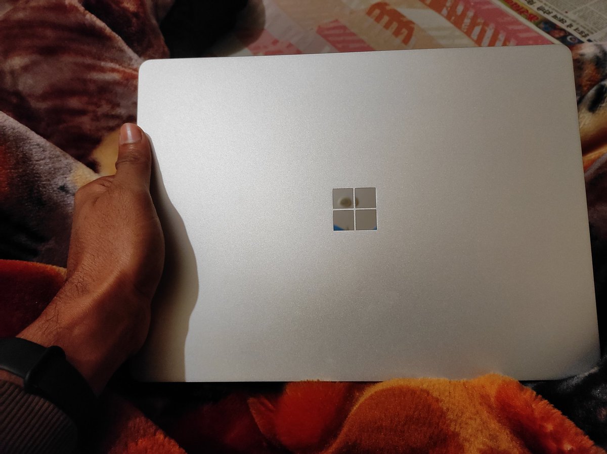GlassMetal_'s tweet photo. Worst laptop to buy in India (₹74k)
Pro's -
Good built quality

Cons-
Bad battery
Bad display (b/w 720 and 1080p)
Descent performance
8gb ram at this price
128 gb storage at this price
No backlight keyboard ⌨️ https://t.co/puZWe410iI