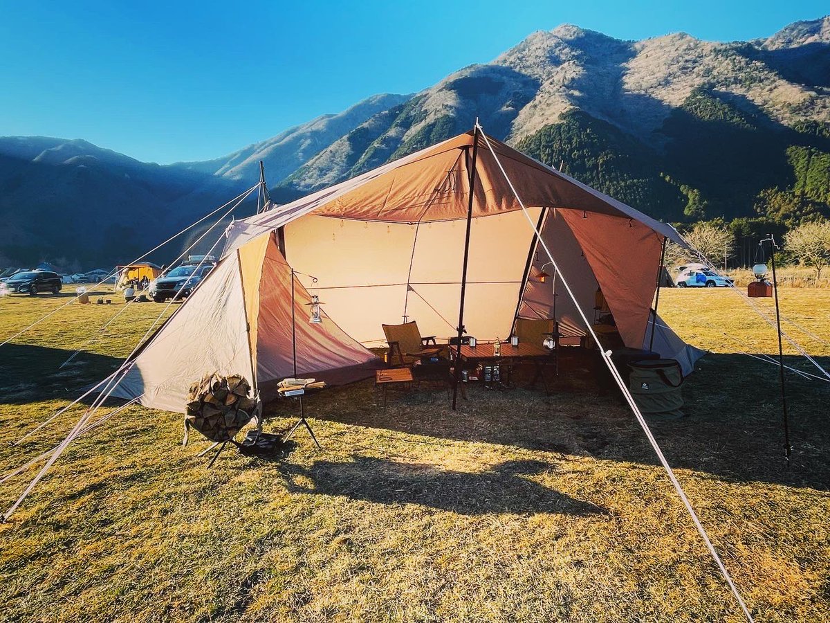 camp_go_out's tweet photo. 2023年���キャンプはふもとっぱらへ。
テントの入り口のチャック壊れてちゃったのは大変ショック…泣

#お正月 
#富士山 
#コーヒー
#ふもとっぱら
#ふもとっぱらキャンプ場 
#キャンプ好きと繋がりたい https://t.co/c7XwiioVDm