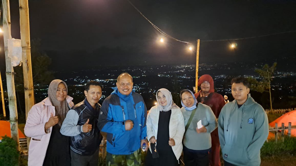 ESDM_SMGDemak's tweet photo. Menyongsong Pergantian Tahun 2023 di Camp Mawar Umbul Sidomukti Bandungan Ungaran bersama Ibu DWP Dinas ESDM Provinsi Jawa Tengah beserta keluarga
@ESDMJateng @provjateng 
#NewYear2023 #TahunBaru2023 #NewYearsEve #NewYearsDay #tahunbaru #SelamatTahunBaru #jatenggayeng #sobatesdm https://t.co/0kSR4PRwQF