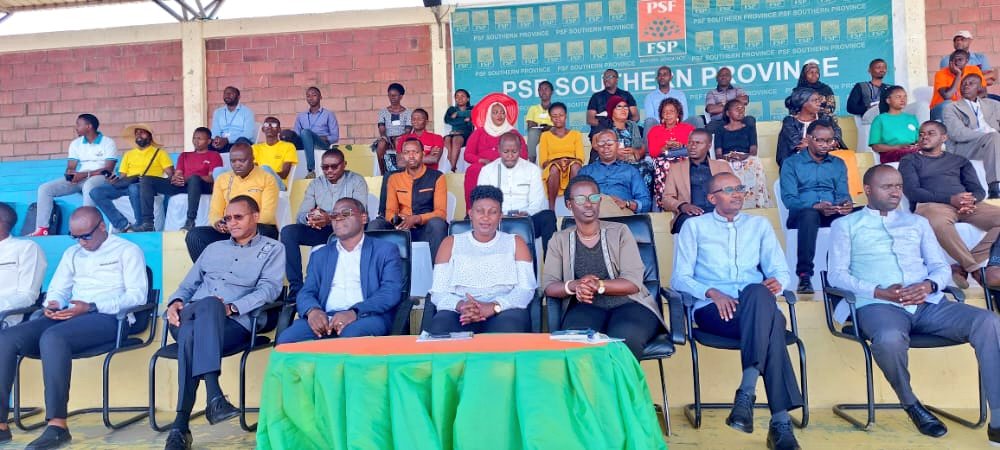 Muhangadis's tweet photo. Umuhango wo gusoza iri murikagurisha ryari rifite insanganyamatsiko igira iti:"Tumurike ibyo dukora, twubaka ubukungu butajegajega", wanitabiriwe n'Abayobozi b'Uturere twose tugize Intara y'Amajyepfo, Abayobozi ba PSF ku Ntara no mu Turere ndetse n'abandi batandukanye.@PSF_Rwanda https://t.co/VCsqDTzT3r