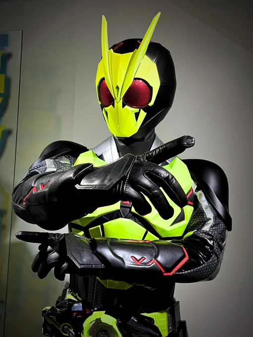 仮面ライダー展に行ってきました。オーズに出て来る自販機〜!とか亜樹子のスリッパ〜!といった具合に撮影で使用された小道具や好きなライダー達の姿をたくさん見られました。大ボリュームの展示で楽しい時間を過ごす事が出来ました。 #仮面ライダー展 