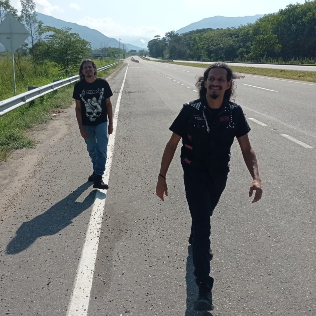 MetalDestroyerr's tweet image. Iniciamos la primera semana deseándoles feliz 2023 y prosperidad en su camino, que gocen de buena compañia en los mejores festivales y que tengas muchas historias por contar. Feliz año nuevo, salud y larga vida al Metal!!! 
#AnoNuevo2023 #Feliz2023 #FelizLunes #metaldestroyer