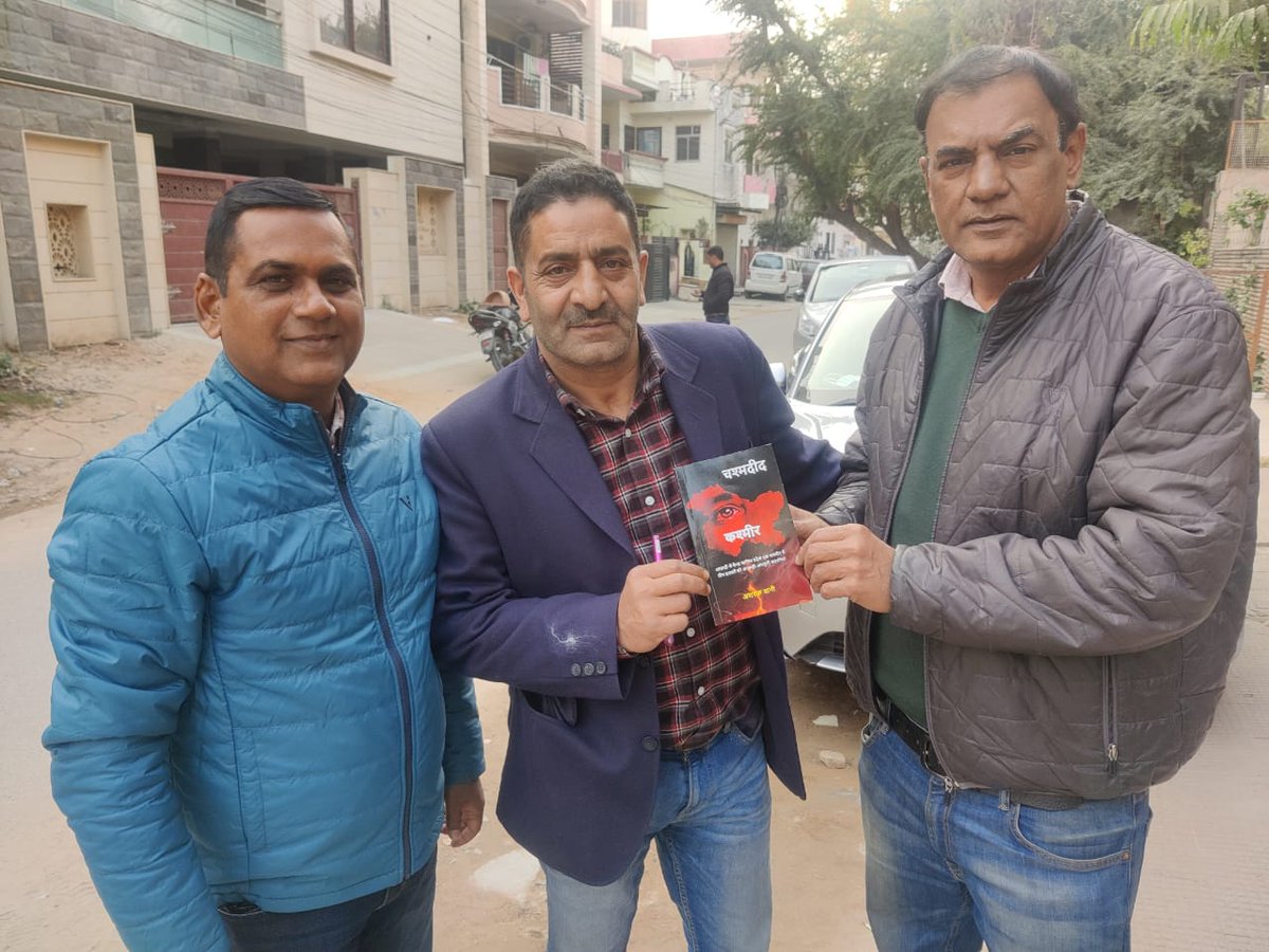 ashraf_wani's tweet photo. It was great pleasure to meet old friends @Vidrohi7 and @sharatjpr two senior most journalists in #Jaipur 
#chashamdeed https://t.co/roz1Vp4X2U