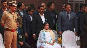 peterilyas2's tweet image. #Mamata #Banerjee #refuses to sit on dais after ‘#Jai #Shri #Ram’ #slogans raised

High-octane drama prevailed at West Bengal's Howrah Station as a section of the invited crowd there began raising slogans of "Jai Shri Ram".