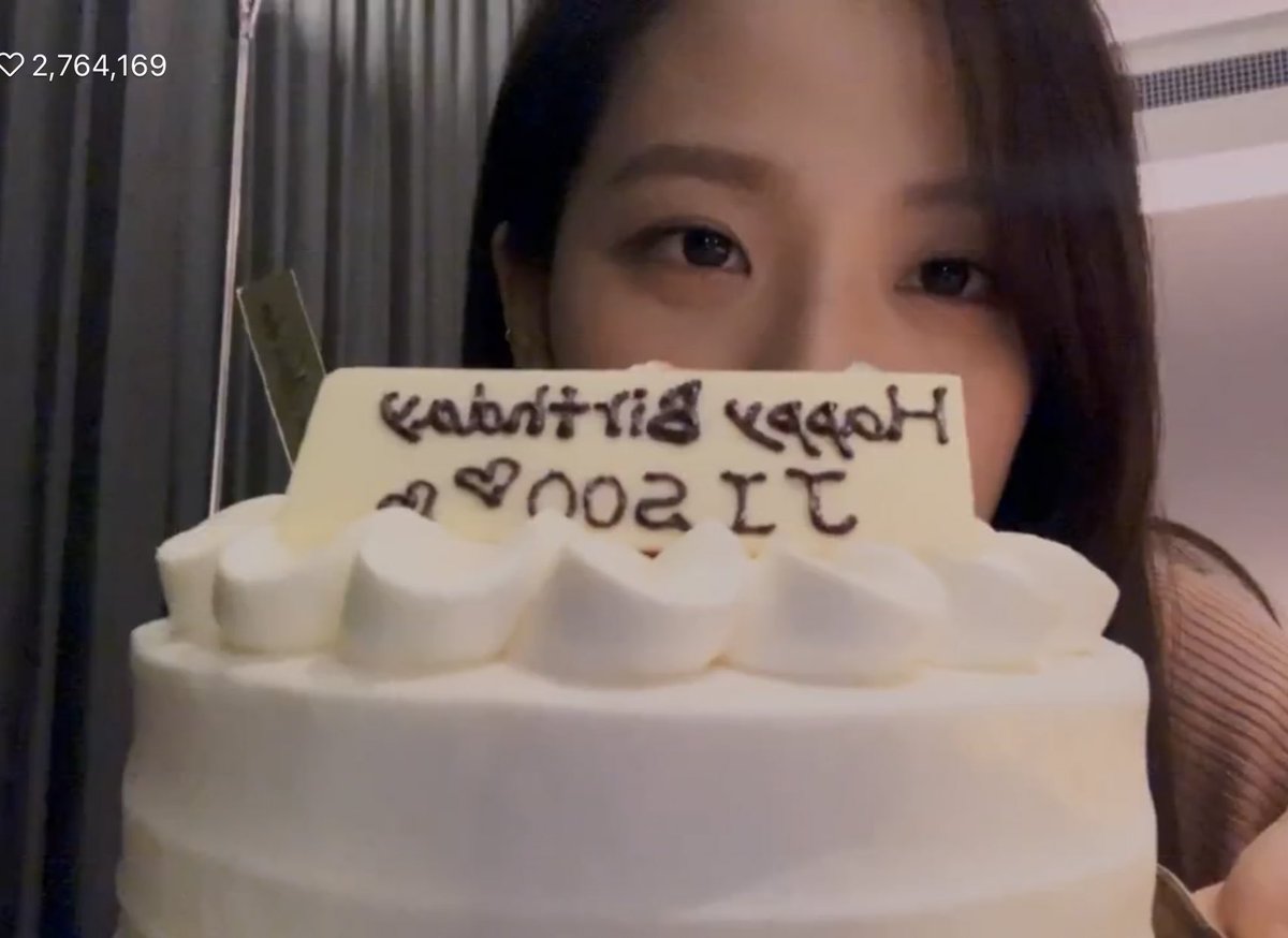 BLACKPINKGLOBAL's tweet photo. Wishing you the biggest slice of happy today and that you spend this day with the most precious people in your life. We will always be here for you, so go out there and soar!🤍

HAPPY BIRTHDAY JISOO
#ShiningStarJISOODay
#간판올리고_문열어라_지수_생일이다
 https://t.co/Hd6M0EXCCc