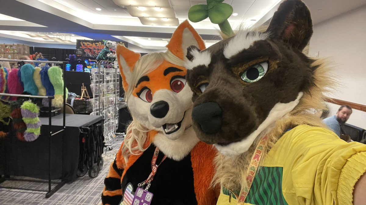 polycereal's tweet image. Was such a good time at #pdfc2023 meeting so many old friends again after a long time. 
Hope to see you guys until next time! ❤️‍🔥
@MisuOtter @SilverCruxx @drkmggy @Streak_er