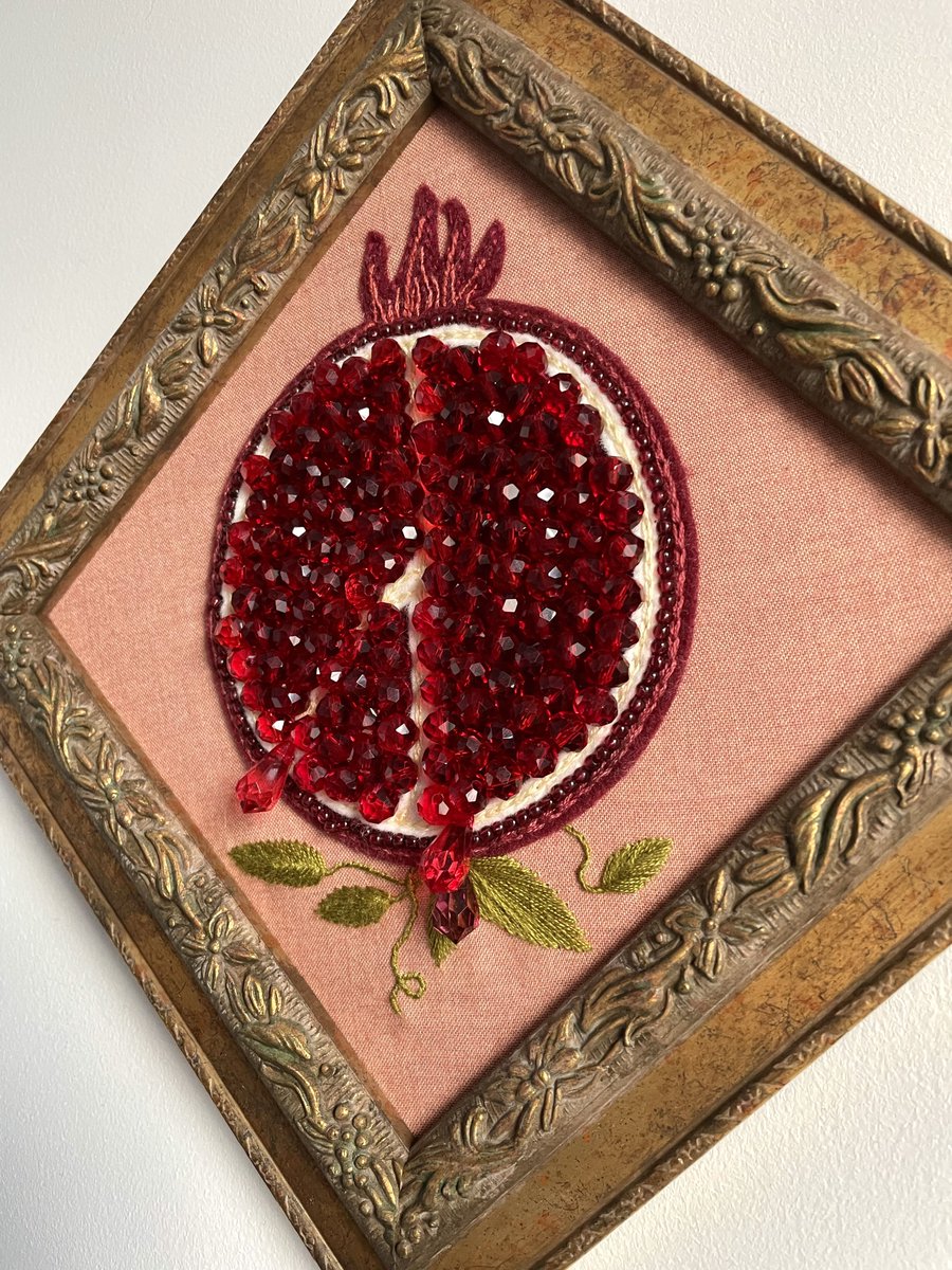 nnaturenurture's tweet photo. I finally got round to framing my Persephone pomegranate embroidery and I couldn’t be happier https://t.co/PfdQt2N6dF