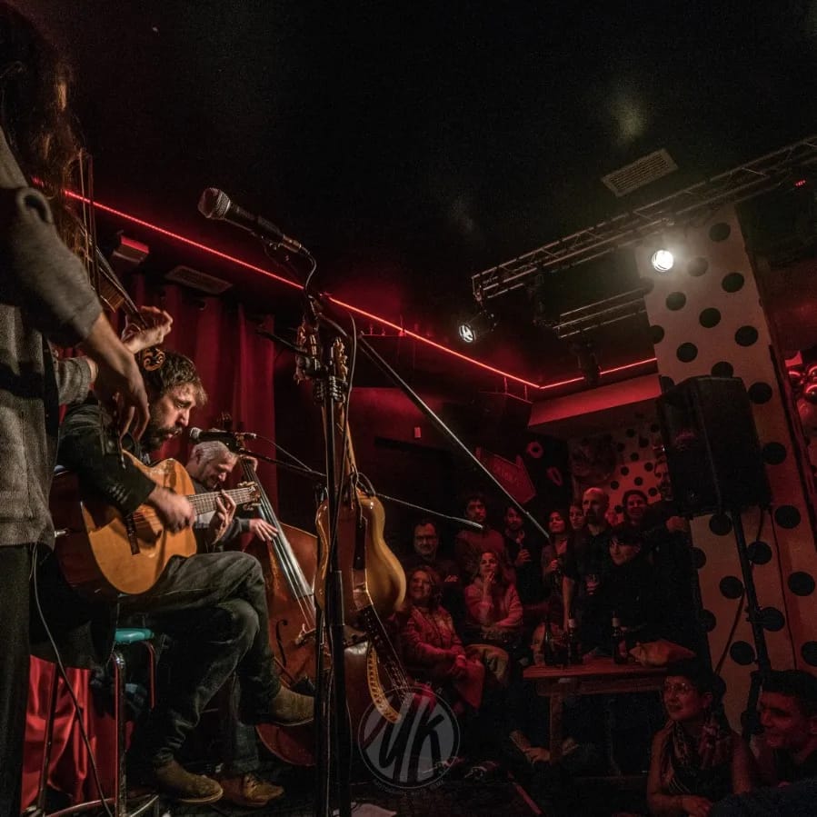 Nuestro último concierto del año con #Ombligo en <a href="/FulanitaDeTal__/">Fulanita de Tal</a> <a href="/fulanitaenvivo/">Fulanita en Vivo</a> 
📸 <a href="/AMakedaMk/">A.Makeda.MK</a> 
🚀 <a href="/TotemManagement/">Totem Management</a>