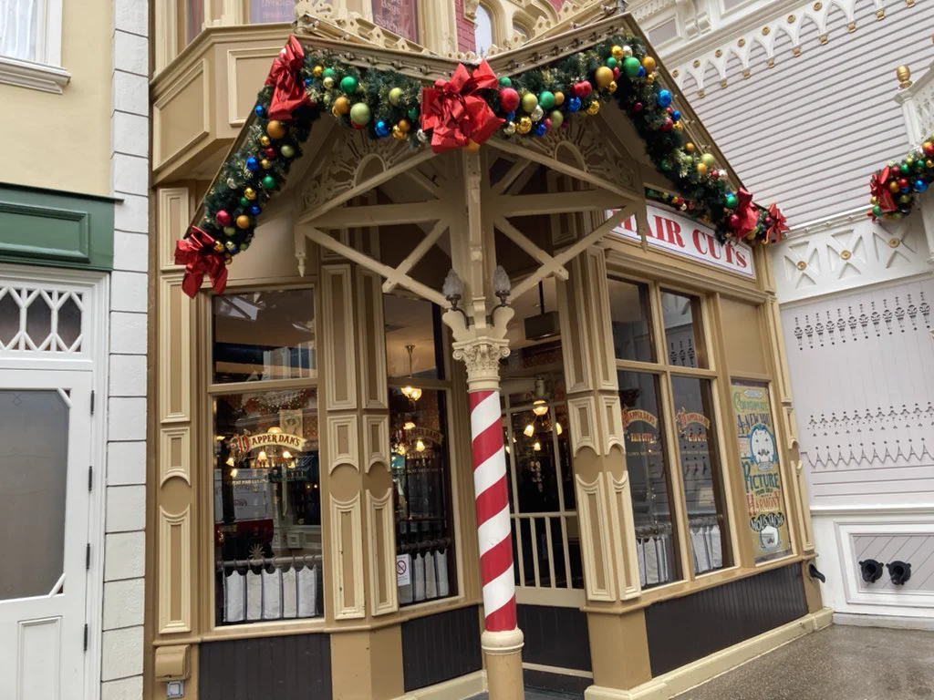 夢の国に理髪店！？パリのディズニーで綺麗が叶う♡