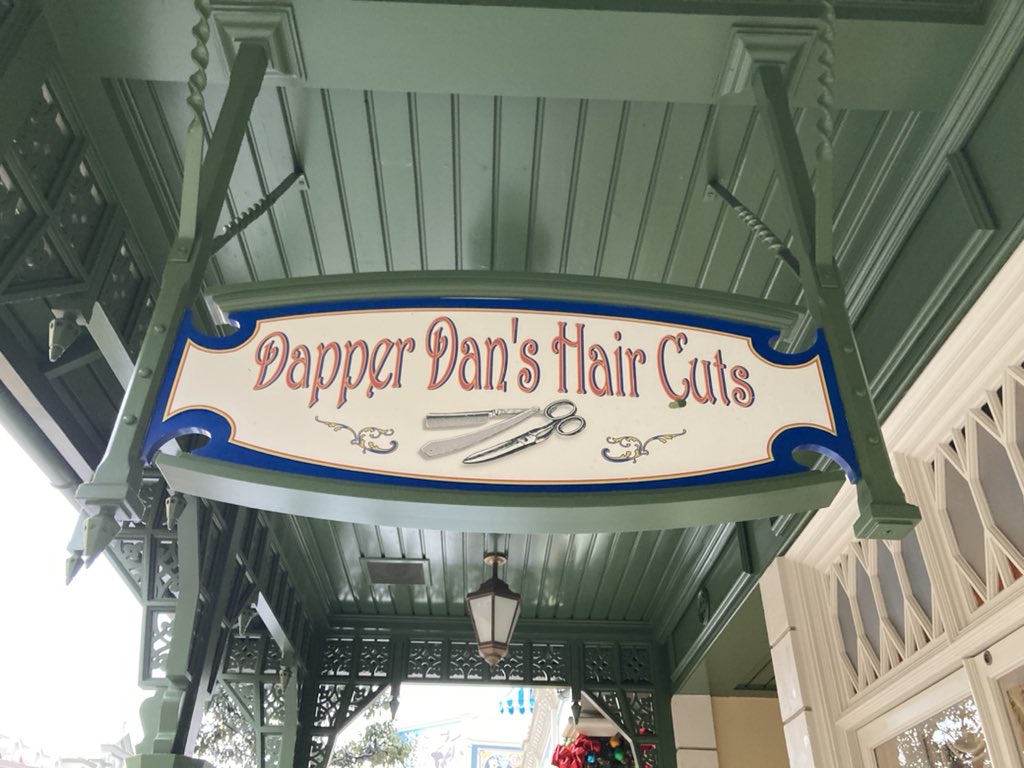 ディズニーランドで髪切ってきた どういうこと パリのディズニーに本当に理髪店があるらしい Togetter ディズニーランドで髪切ってきた どういうこと パリのディズニーに本当に理髪店があるらしい Togetter
