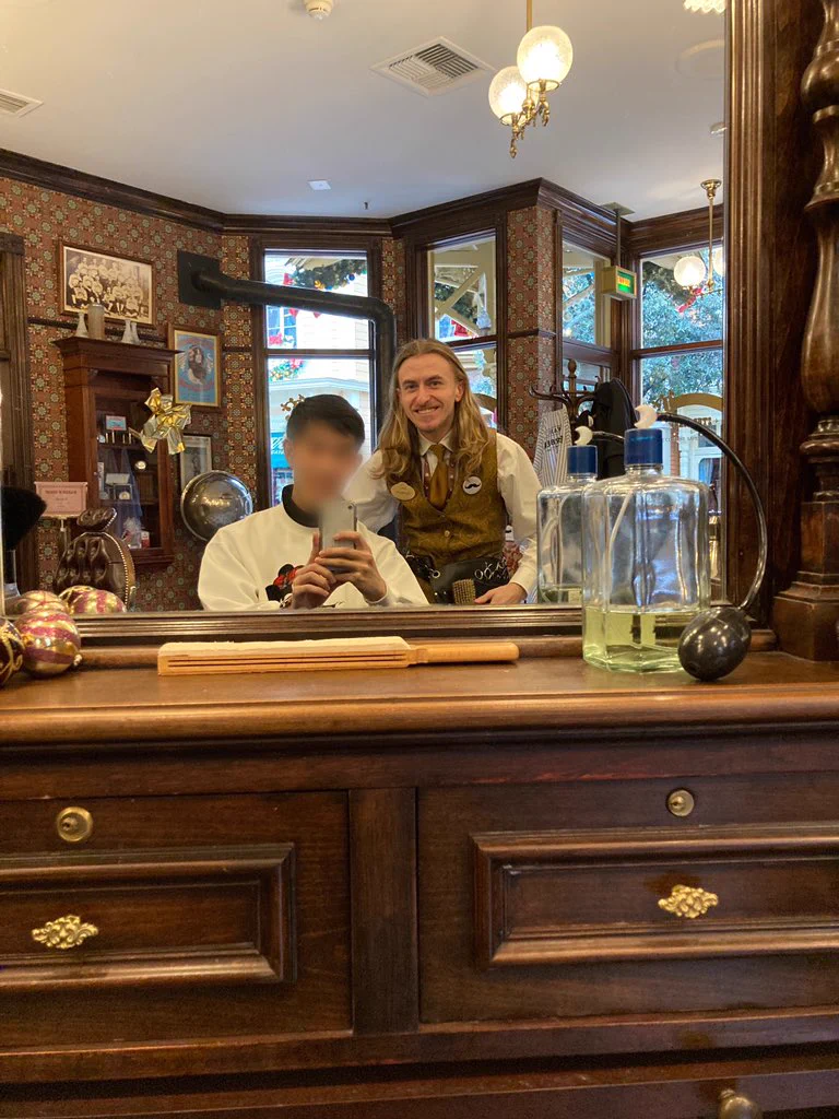 夢の国に理髪店！？パリのディズニーで綺麗が叶う♡