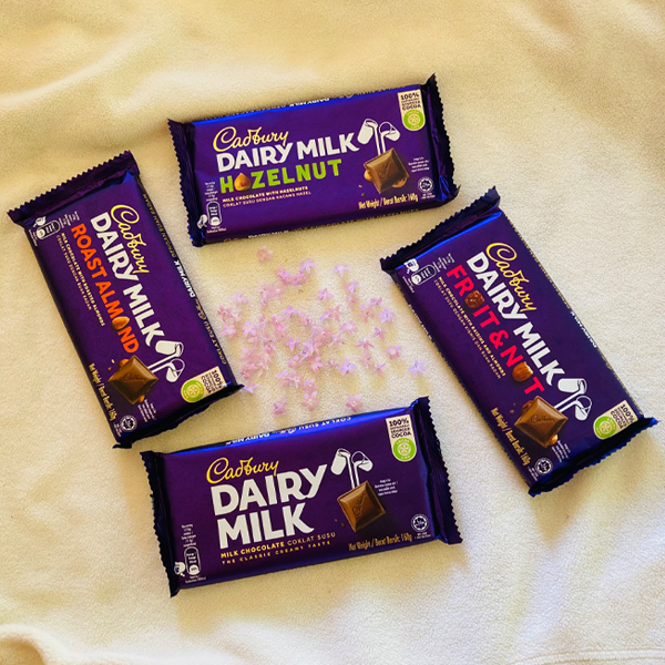 choco_insight's tweet photo. 🎁🎁🎁 #purple collection 🎁🎁🎁

#handcraft #cadbury #MagicBox #giftingsrilanka #giftforhim #giftbox #lovegifts #FerreroRocher #giftsfromtheheart #srilanka #giftssetsforher #giftssetsformen #giftingoptions #hampersrilanka #goodgifts #mysterybox #loveforhim #loveforher #engraving https://t.co/L9QtRiiNPk