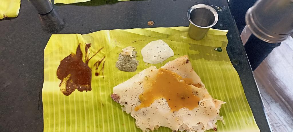 ShamaKarkal's tweet photo. Breakfast at #murugan idli rarely disappoints #Besant Nagar #Chennai https://t.co/d2cj0EaxGn