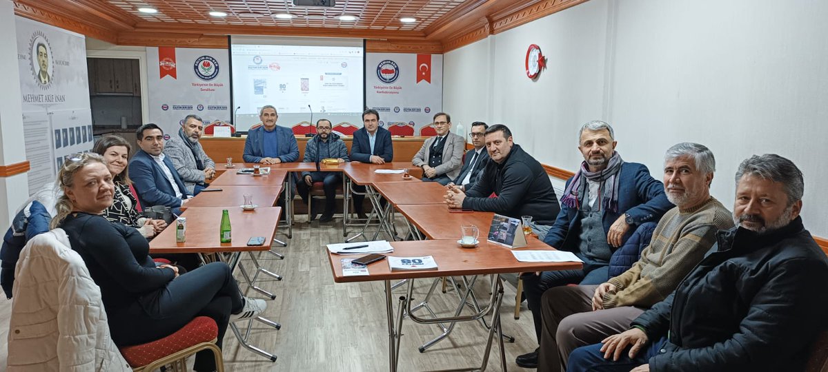 ZahitSahin_'s tweet photo. Eğitim Bir Sen olarak Aralık Ayı'nın  sendikacısı seçilen Şehit Bayram kavcı ortaokulu temsilcimiz Serdar AKÖZ''e çalışmalarından dolayı teşekkür ederiz. https://t.co/JMWoorRbgV
