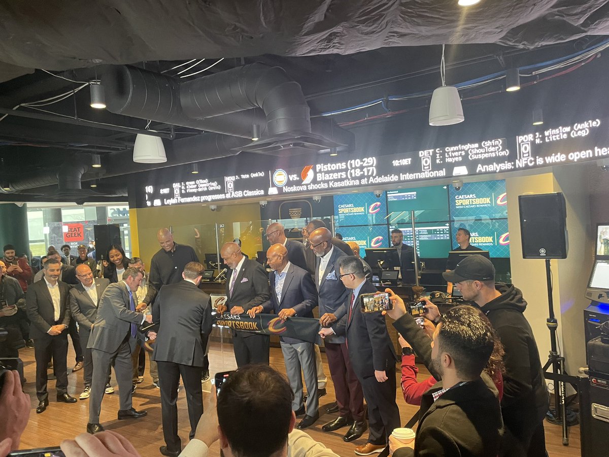 cayleigh-griffin-on-twitter-caesars-sportsbook-at-rocket-mortgage